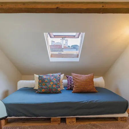 Vintage With Castle View By Lovelystay Apartamento *