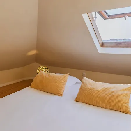 Vintage With Castle View By Lovelystay Lejlighed