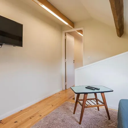 Lejlighed Vintage With Castle View By Lovelystay