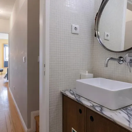 Vintage With Castle View By Lovelystay Lejlighed